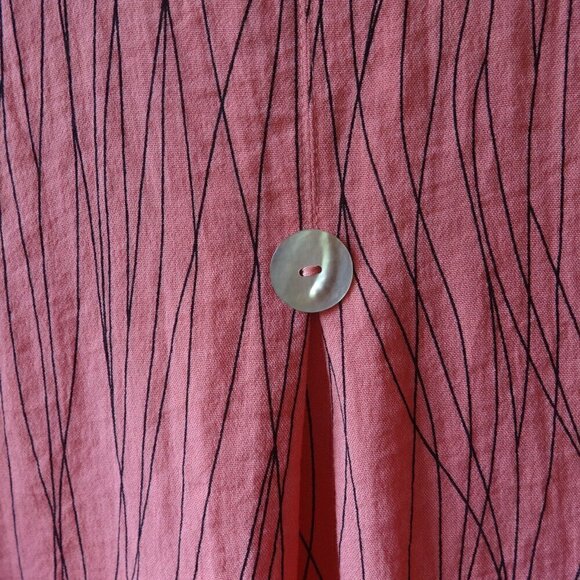 Peck & Peck women's button down top size L, salmon color with small black lines - Picture 6 of 13